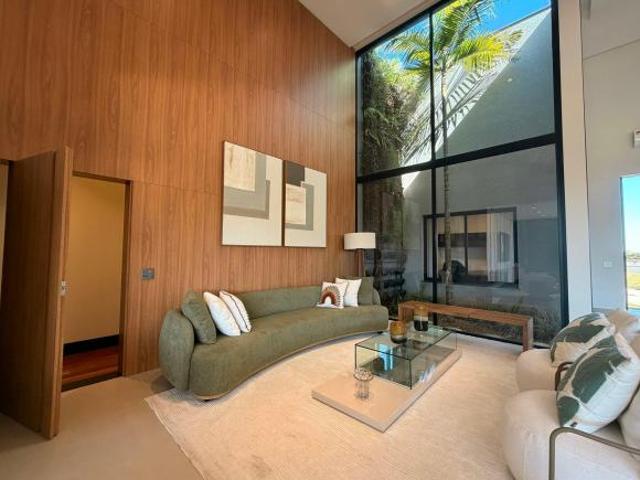Casa Térrea de Alto Padrão — Condomínio Saint Patrick — 500 m² · 4 Suítes · Piscina com Hidro