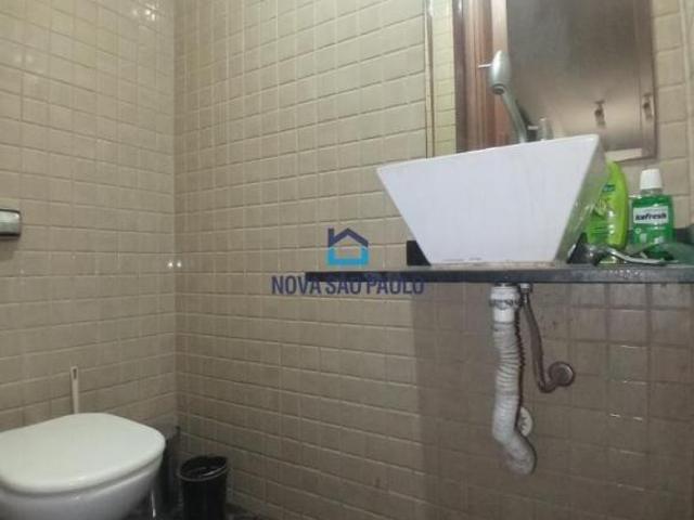 Casa térrea de esquina à venda com 3 dormitórios, 2 suítes, 4 vagas no Jardim Ae