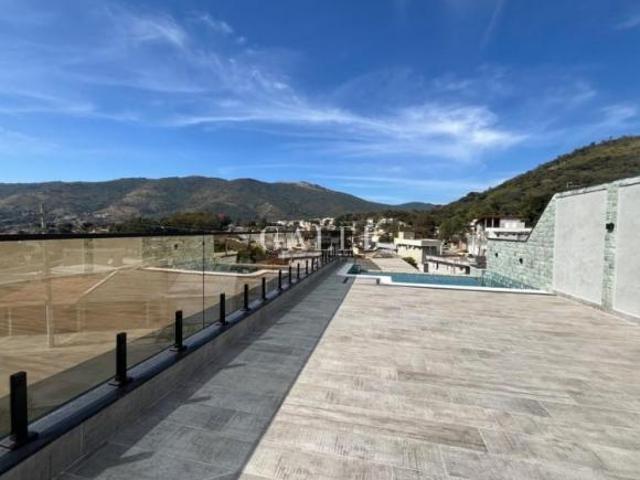 Casa térrea diferenciada com piscina de borda infinita, sauna, área goumert,3 quartos