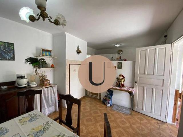 Casa Térrea em Terreno de 367m² com Edícula e Quintal Amplo Próxima ao Parque do Carmo!