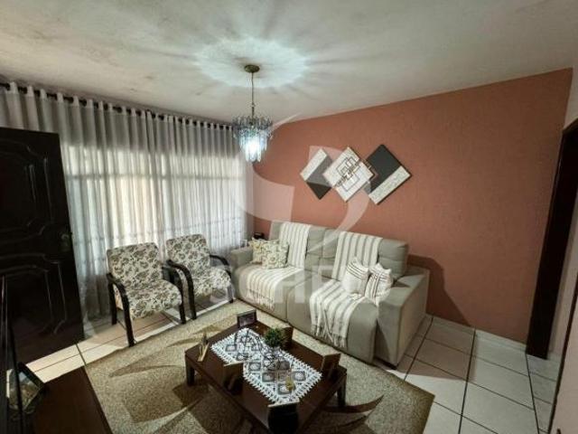 CASA TÉRREA EM TERRENO DE 300M2 2 DORMS + EDICULA 8 VAGAS