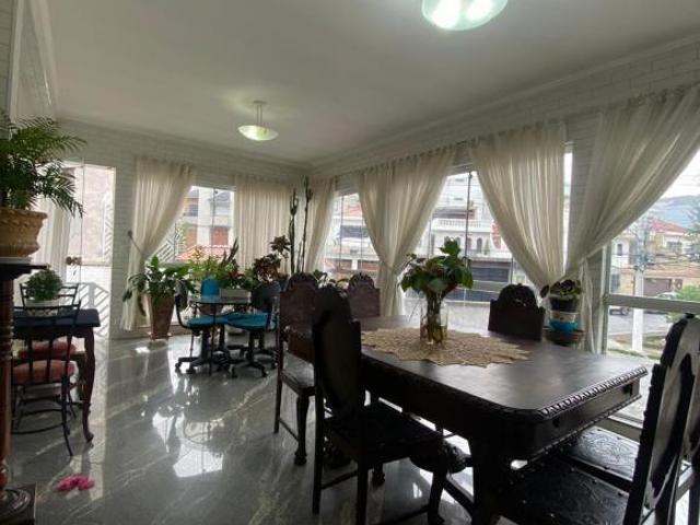 Casa térrea em terreno de 440m² com + 3 casas e 7 vagas na Vila Maria Alta