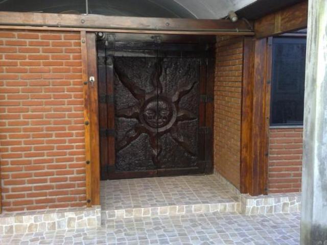 Casa Térrea em Veleiros | 03 Suítes | 04 Vagas | 384m²