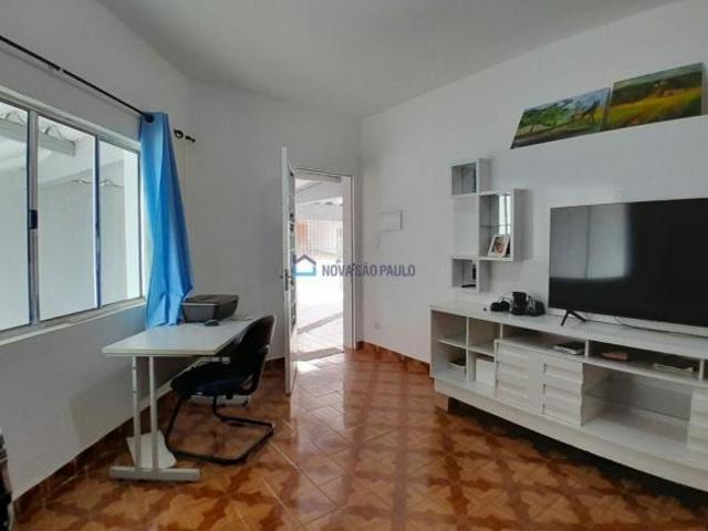 Casa térrea em Vila Domitila. 3 quartos, quintal. 4 vagas