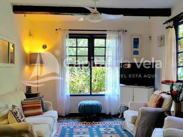 CASA TÉRREA EM BAIRRO COMERCIAL EM ILHABELA
