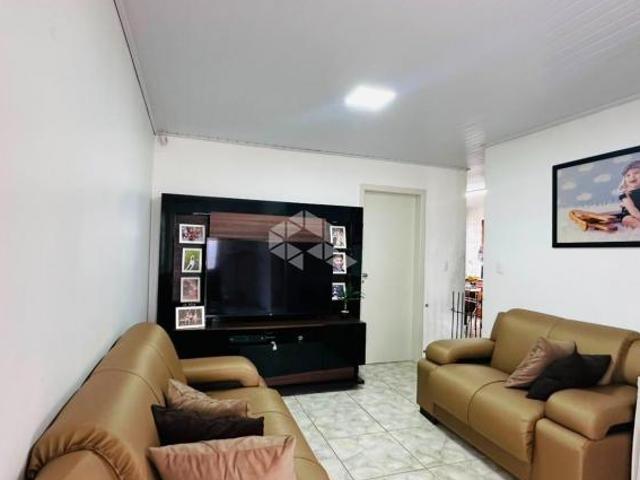 Casa térrea em Camobi com 2 quartos e espaço com churrasqueira