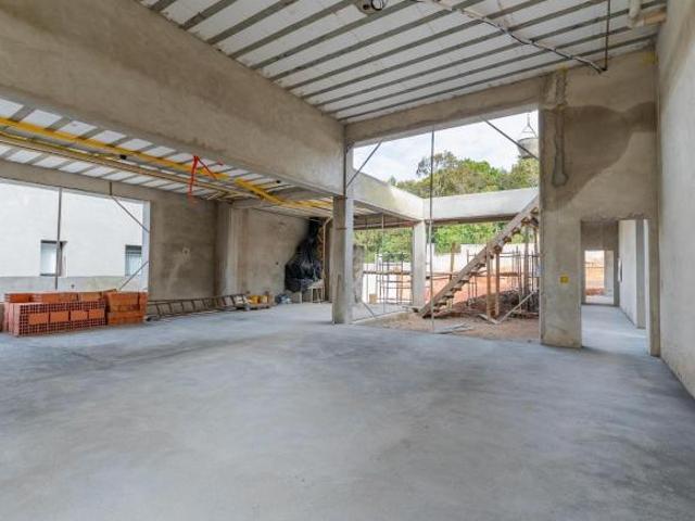 Casa Térrea em Condomínio no Campos do Jordão, 04 Suítes, 06 Vagas, Piscina Privativa, Lamenha Peque