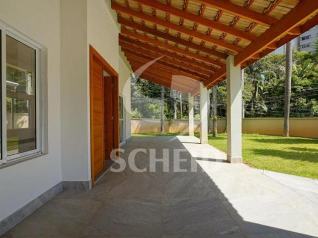 Casa Térrea em Condomínio Nova 740m² de Terreno, 250m² de Área Construída, 3 Suítes