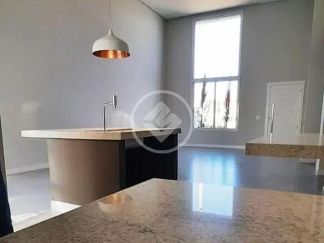 Casa térrea, em condomínio, de 262 m² de área total e 184 m² de área construída, com 3 dormitorios
