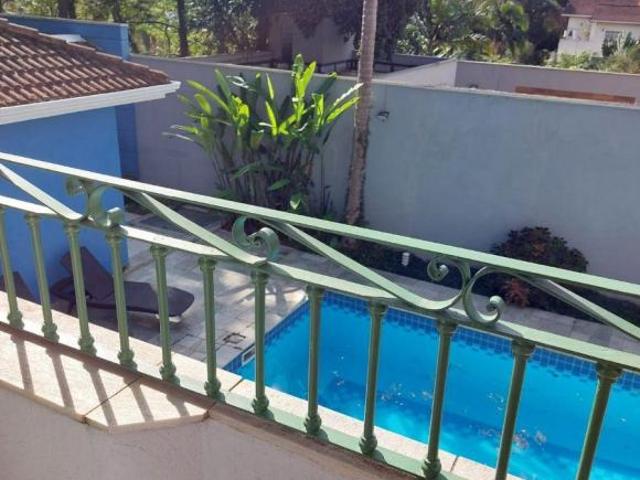 Casa terrea em condominio fechado com área total de 1.065 | São 3 quartos e 1 suíte com 6 vagas