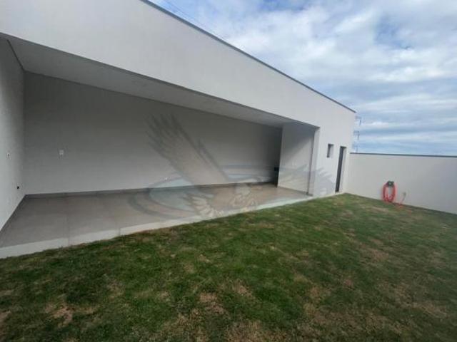 Casa térrea em condomínio fechado a 02 minutos do centro!