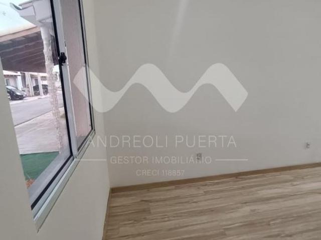 Casa térrea em Condomínio