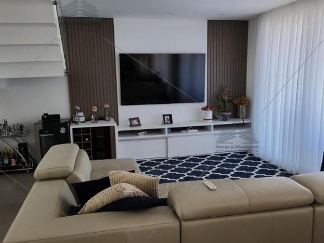 Casa térrea em Guararema, com 03 dormitórios, 03 suítes, sala para 03 ambientes, 5 banheiros