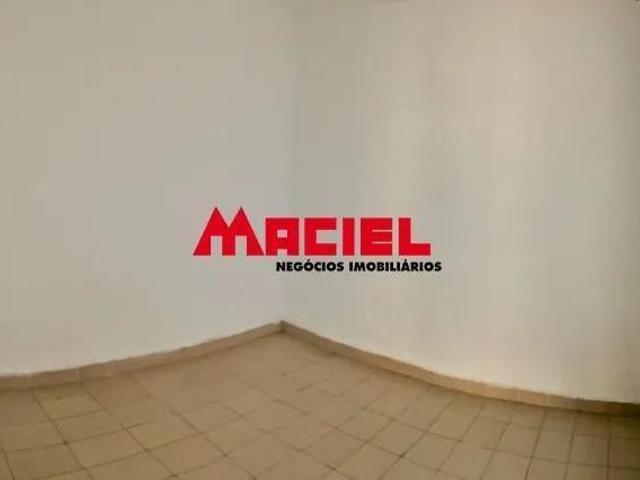 Casa térrea em Guaratingueta, comodos amplos, reformada, aceita financiamento, próximo de escola, co