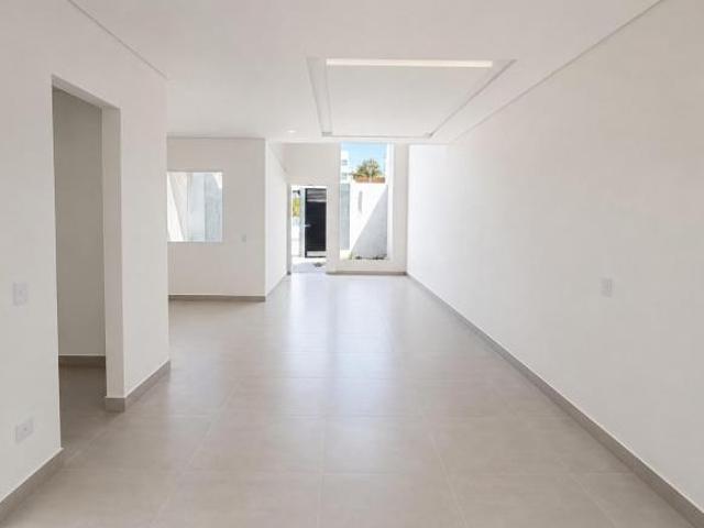 CASA TÉRREA EM PINHAIS PÉ DIREIRTO ALTO