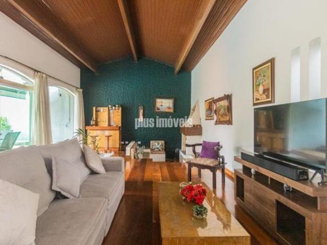 Casa térrea espaçosa, confortável e perfeita para viver bons momentos em família!