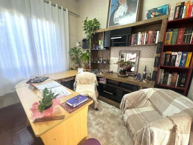 Casa térrea espaçosa no centro de Canoas!