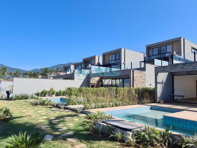 Casa térrea frente ao mar de Maresias