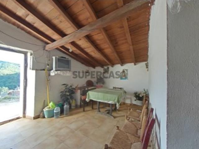 Casa Térrea Geminada com Furo, Duas Barragens e Terreno de 59.500 m² em Santana da Serra Potencial Agrícola e Turístico