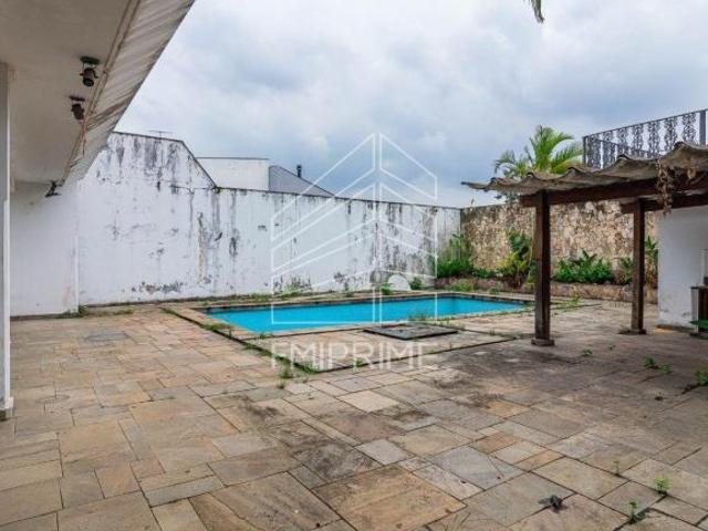 Casa térrea isolada com 3 dormitórios e 5 vagas City lapa Local arborizado e plano