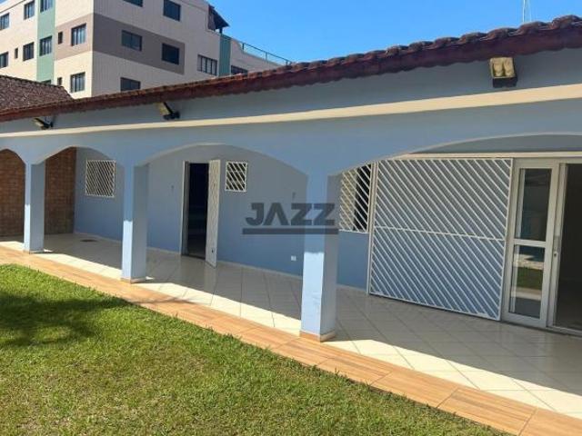 Casa Térrea Isolada de Esquina com Piscina e Espaço Gourmet no Caiçara