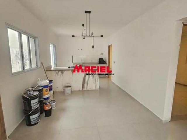 Casa térrea Jardim das Indústrias 140 m² de área útil 250 m² de terreno
