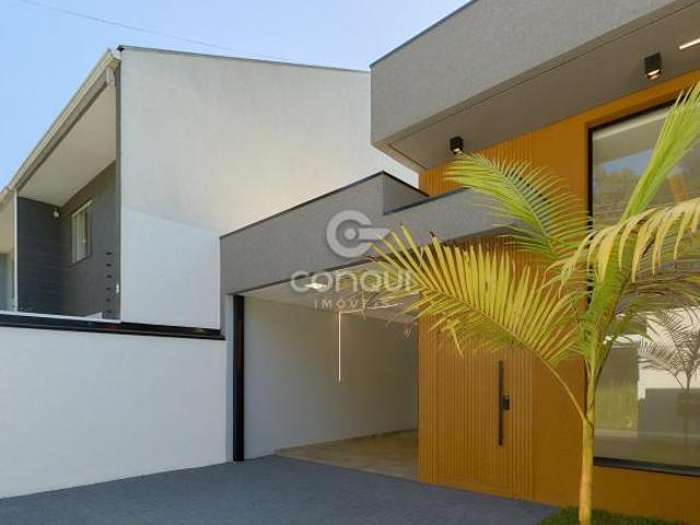 Casa Térrea Moderna com 4 Quartos e Gramado