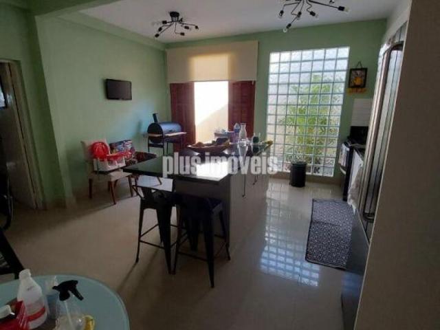 CASA TÉRREA MUITO BEM CONSERVADA NO JARDIM MITSUTANI