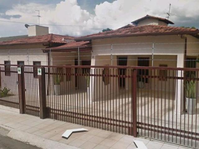 Casa Térrea na QI 7. Analisa troca por apto Asa Norte