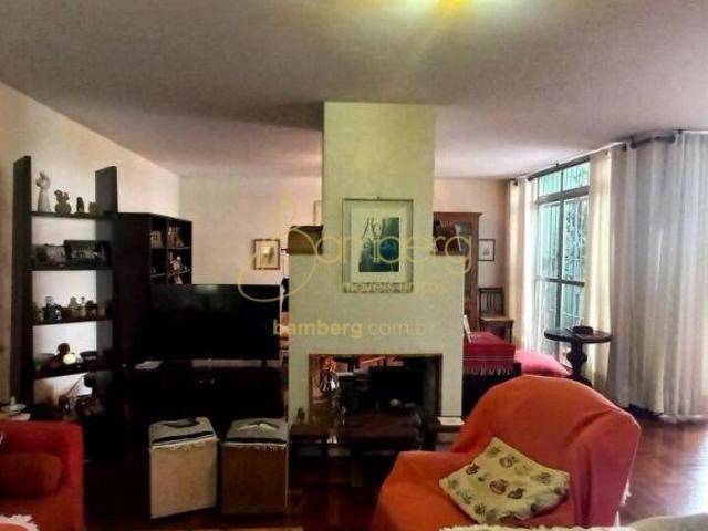 Casa térrea na região do Alto da Boa Vista com 3 dormitórios e 1 suíte. Terreno com mais de 400m²