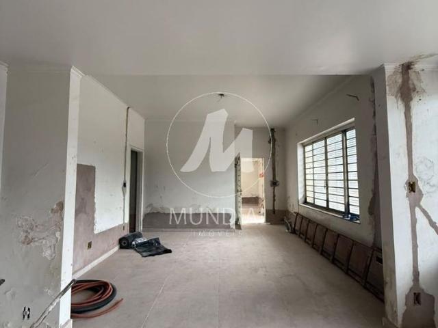 Casa Térrea Na Rua 5 Dormitórios