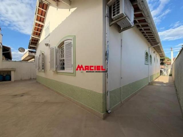 Casa térrea no Bosque dos Eucaliptos 3 quartos / 1 suíte / 250 m2 de terreno