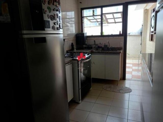 Casa térrea no Burgo Paulista Ponte Rasa