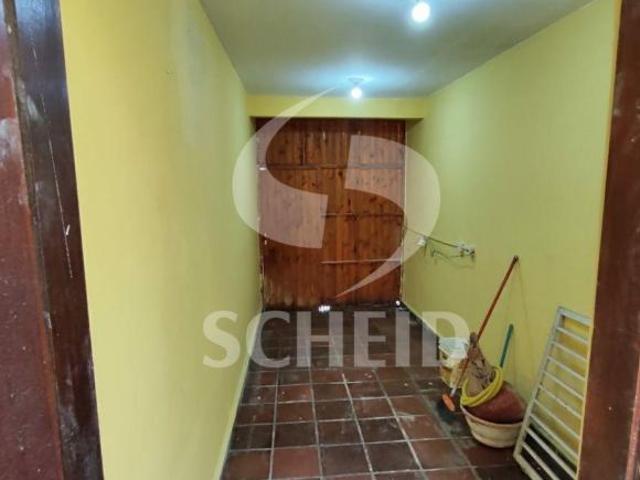 Casa Térrea no Campo Grande, 150m2, com 2 quartos, sala, cozinha com armários, j