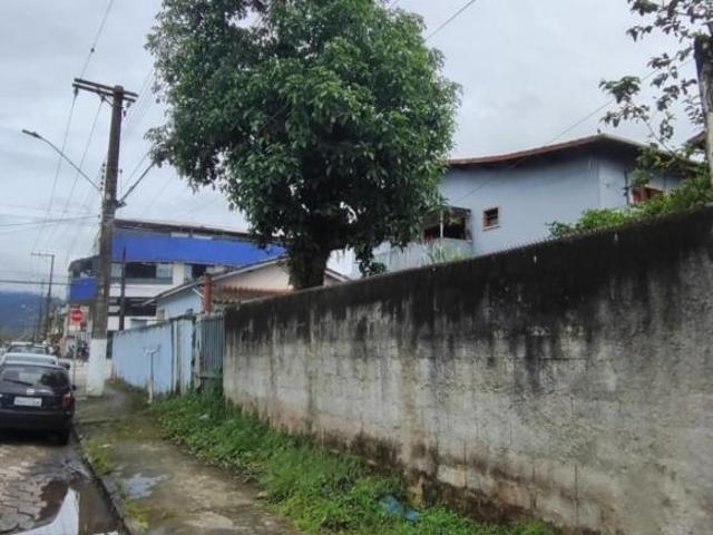CASA TÉRREA NO CENTRO DE UBATUBA