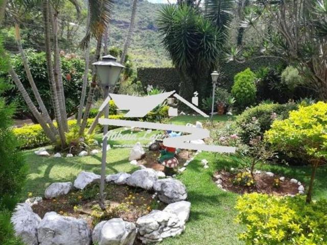 Casa térrea no condomínio Flamboyant em Atibaia com piscina churrasqueira