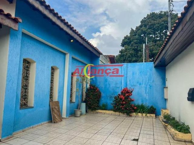 Casa Térrea no Jardim Cumbica com 250 m², 4 dormitórios, sendo 1 suíte, 4 vagas