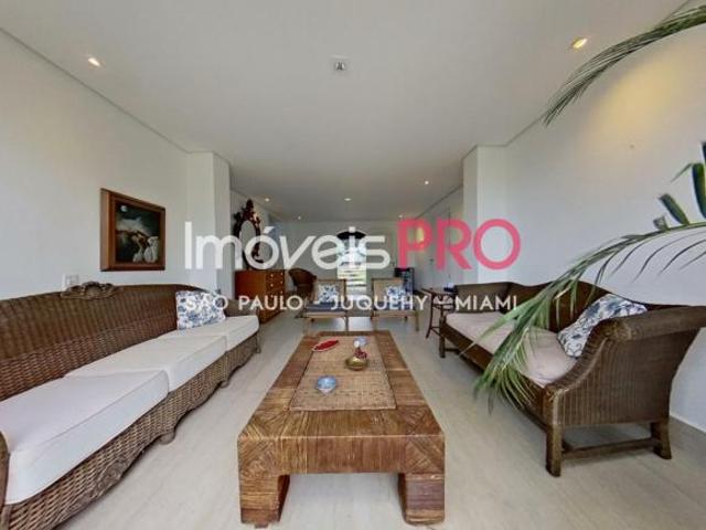 Casa térrea no Jardim Guedala, com 969m² de terreno arborizado e 4 suítes espaçosas!