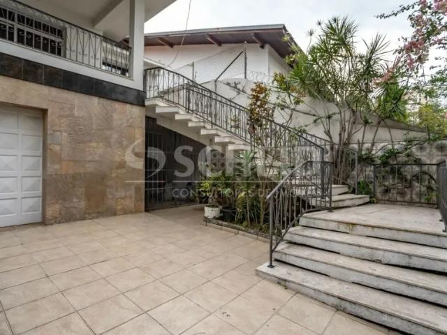 Casa térrea no Jd. Marajoara, com 4 dormitórios, piscina e área gourmet