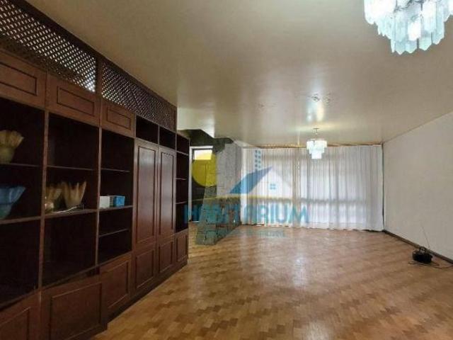 Casa térrea no Rebouças, 3 dorm, 4 vagas