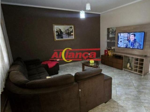 Casa térrea no Santos Dumont com 3 quartos, com terreno de 422m2