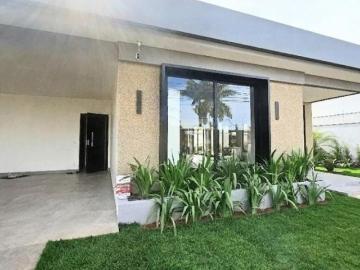 Casa térrea nova moderna com piscina e área gourmet
