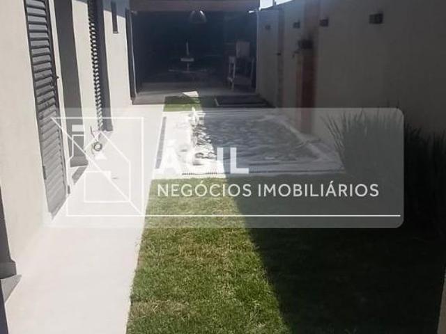 Casa térrea Nova a venda 3 Dormitórios/Suíte com piscina no Condomínio Bosque dos Manacás
