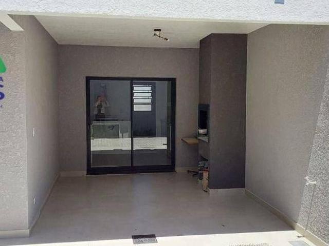 CASA TÉRREA NOVA COM ÓTIMO ESPAÇO DE TERRENO NA FRENTE E LATERAL