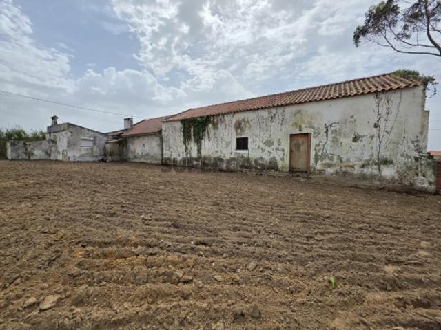Casa Térrea para recuperar em terreno de 1840m2