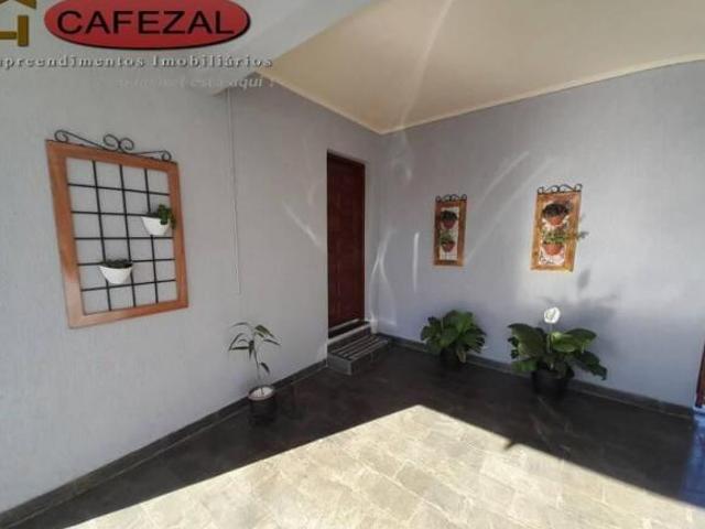 Casa térrea para venda localizado em rua comercial no Centro de Indaiatuba
