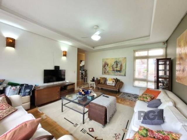 Casa térrea, semi mobiliada/5D para locação bairro Hípica