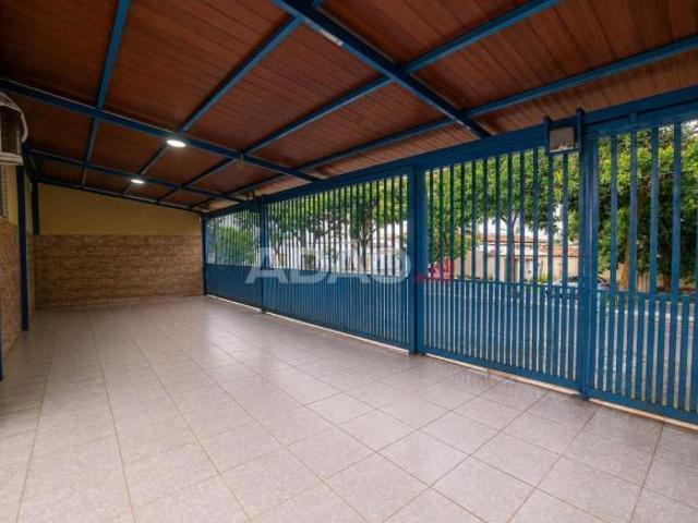 Casa térrea Setor Universitário Casa de Rua com 4 Quarto s à Venda por R$ 890000.00 no setor Setor