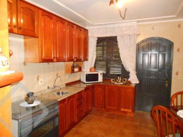 casa terreno 1.080m², 300m² area construida cinco dormitorios, 4 garagens