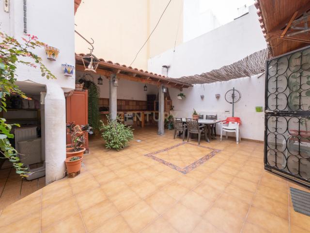 Casa terrera con garaje y azotea a 400 m de Las Canteras